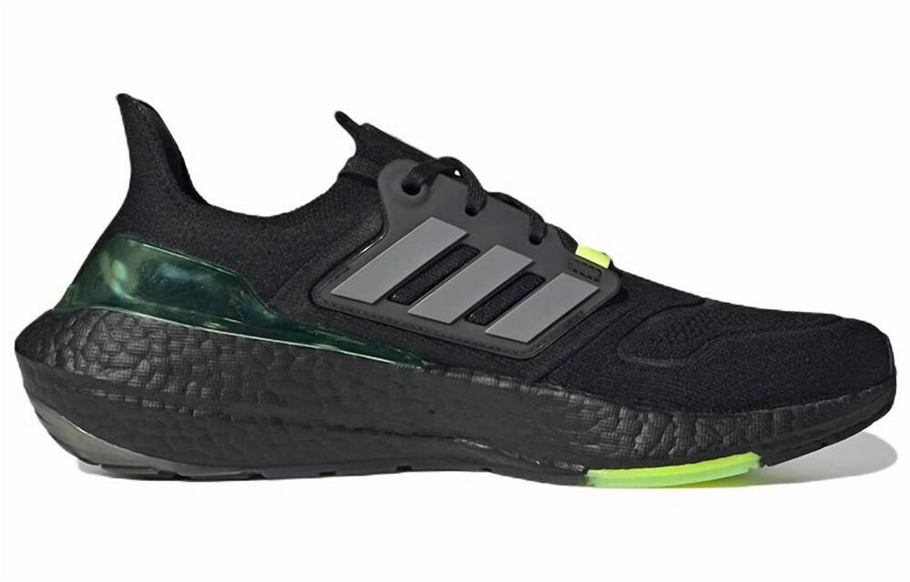 NEW ADIDAS men's ultraboost 22 sneaker in core black/iron metallic/beam green